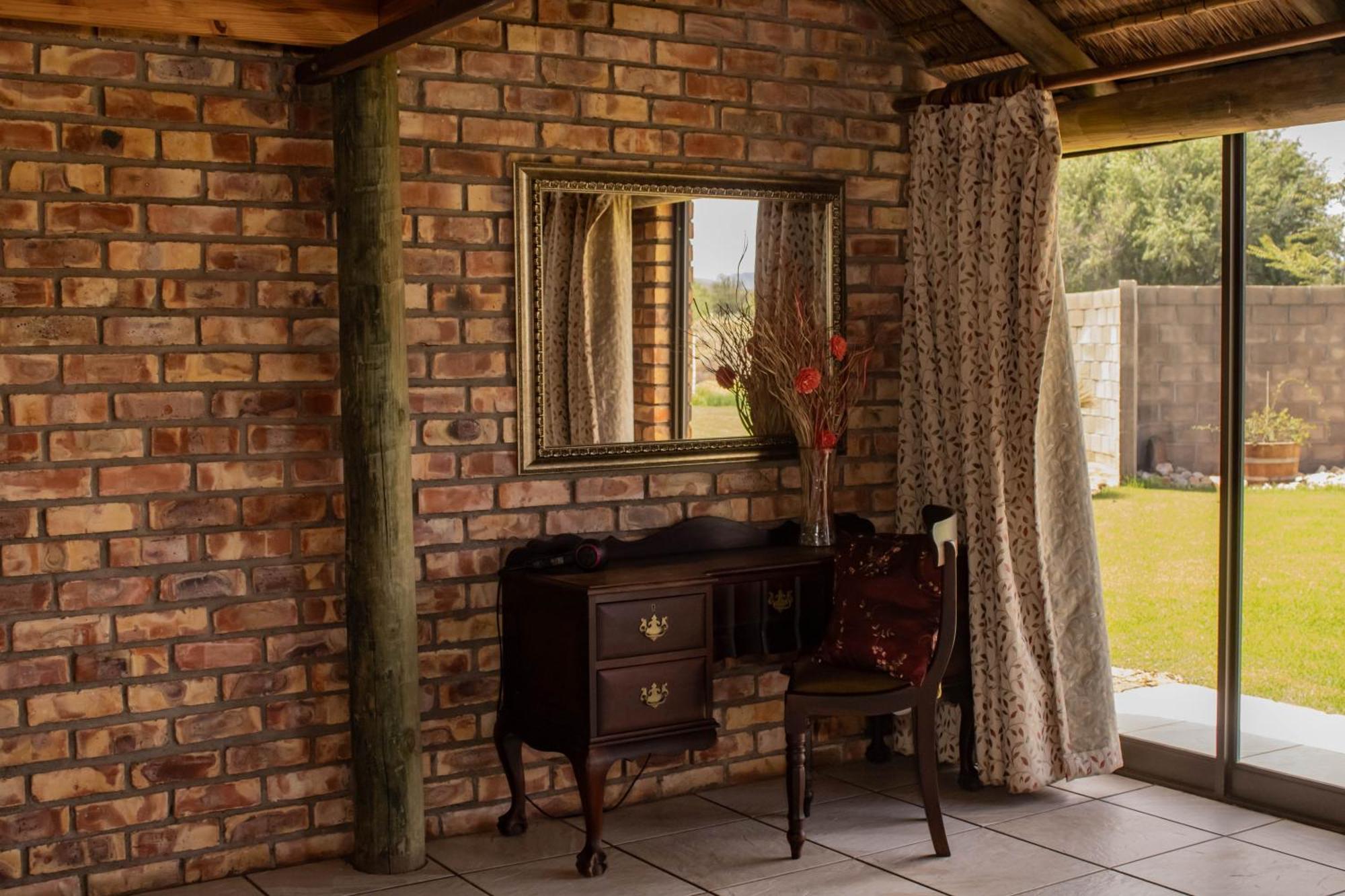 Tarantula Guest House Calvinia ภายนอก รูปภาพ