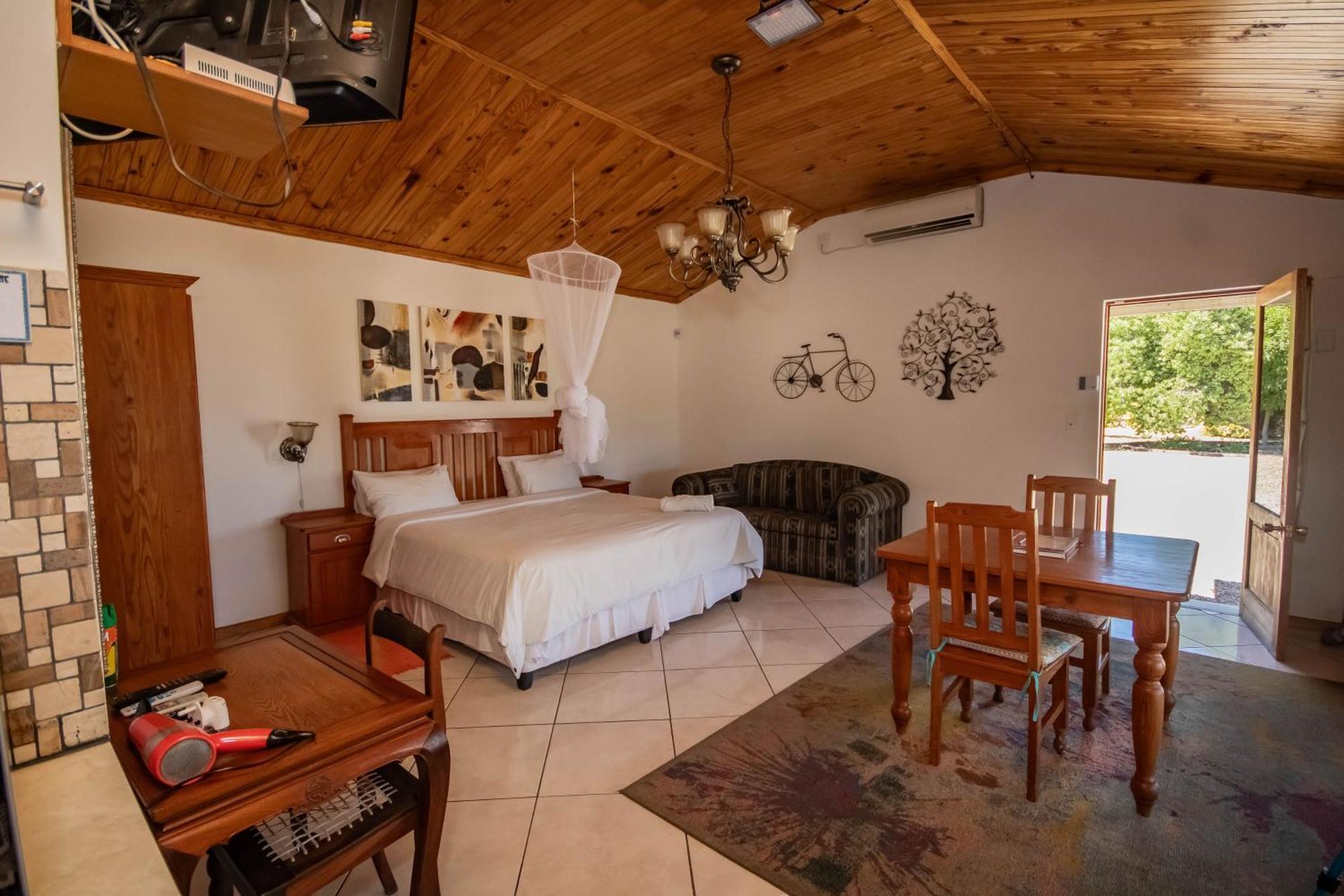 Tarantula Guest House Calvinia ภายนอก รูปภาพ