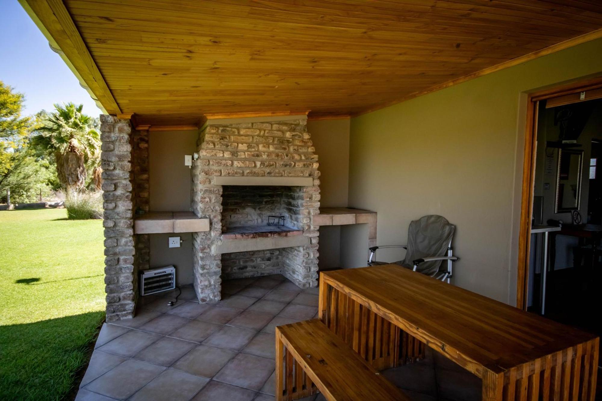 Tarantula Guest House Calvinia ภายนอก รูปภาพ