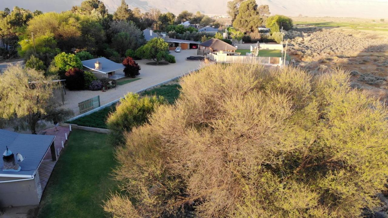 Tarantula Guest House Calvinia ภายนอก รูปภาพ